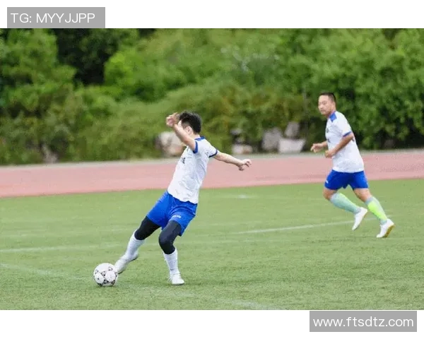 今晚精彩足球赛事直播实况全解析助你掌握比赛动态与精彩瞬间